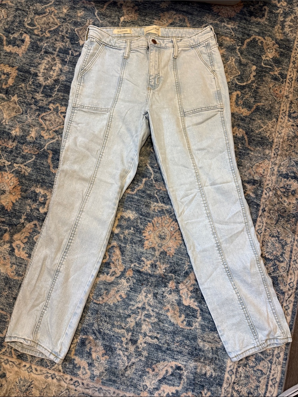 Universal Thread Light Wash Ankle Jeans